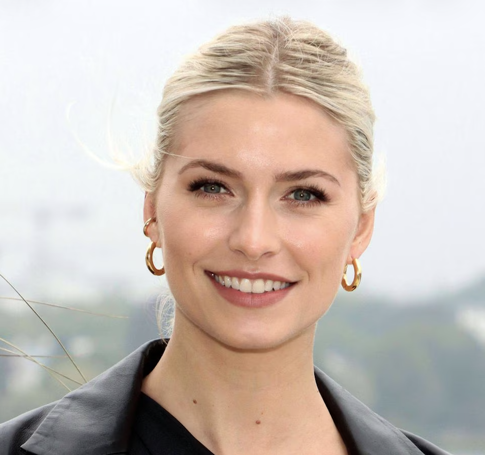 Supermodel Lena Gercke gibt Rezension über Alina Opherden (Virtuelle Assistenz) ab.
